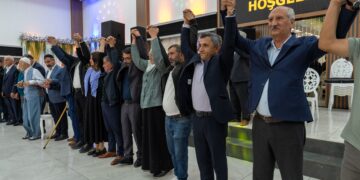 DEM Partiyê malbatên Kaya û Yildiz li hev anî