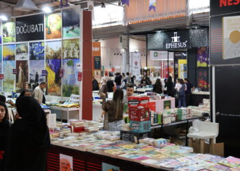 10emîn Pêşengeha Pirtûkan a Amedê didome