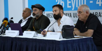 Fuarê Kitaban de panelêk seba Aram Tîgran: O stûn û pirdê hunerî bi
