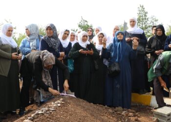 Cenazeyê Dayika Aştiyê Hatûn Aslan hate veşartin