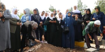 Cenazeyê Dayika Aştiyê Hatûn Aslan hate veşartin