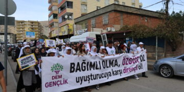 Platformê Şiyar Be: Ma do Farqînî pîya bipawê