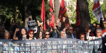 Li Îzmîrê bîranîna 10 Cotmehê: Em dev ji qîrîna aştiyeke bi rûmet bernedin!