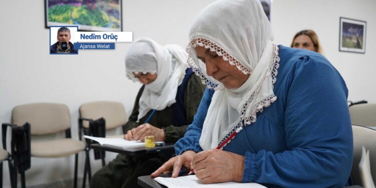 Guh nedan temenên xwe yên mezin, pênûs girtin û fêrî Kurdî dibin