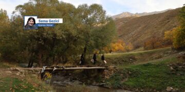 ‘Rê çûye heyvê jî lê hê rê nehatiye gundê Sûkûrê’