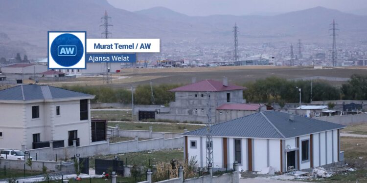Qeyim dê xaniyên welatiyan hilweşîne: Veguherîn bi zilmê nabe