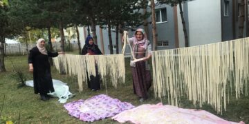 Çêkirina rişteyan: Çandeke komîn, qedîm û herêmî ye