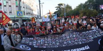 ‘Komkujiya 10ê Cotmehê bêdengkirina daxwaza aştî û demokrasiyê ye’