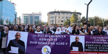 Serhed li dijî komployê derket qadan: Ji Serok Apo re azadî