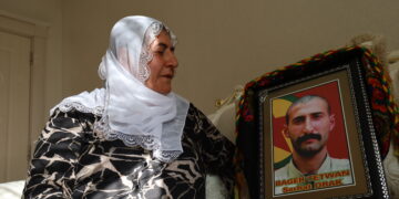 Dibêje, ‘ez vê zilm û heqaretê qebûl nakim’ û diçe