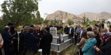 Rojnameger Salaz li ser gora xwe hat bîranîn