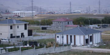 Qeyim dê xaniyên welatiyan hilweşîne: Veguherîn bi zilmê nabe